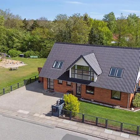 Near And Golf With Multi-purpose Villa Farsø